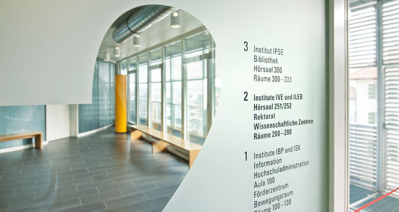 Atelier Leuthold Grafikdesign: Portfolio - Corporate design - Beschriftung HfH Signaletik